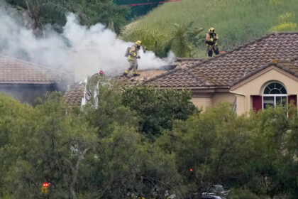Small Plane Crashes Into Simi Valley, Calif., Homes, Killing Pilot