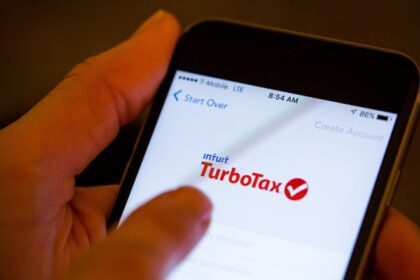 Stocks making the biggest moves midday: AAPL, ROST, INTU, BAH