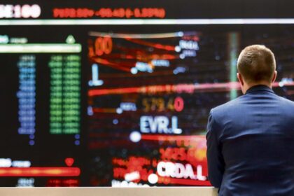 London's FTSE 100’s best winning streak since 2017 pauses on grim earnings, Llyods down 3%