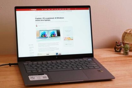 HP Omnibook X display