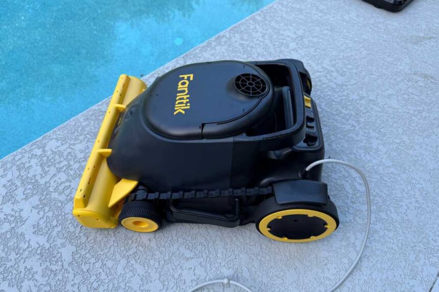 Fanttik Aero X robotic pool cleaner