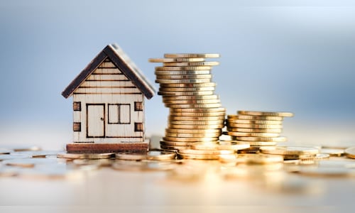 RBI's rate cut bonanza: How soon will your home loan EMIs drop